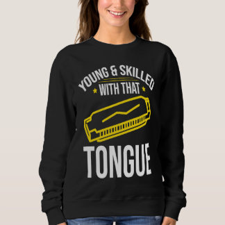 Sudadera Músico joven y hábil de armónica