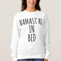 Namast'ay en la camiseta divertida de Crewneck de