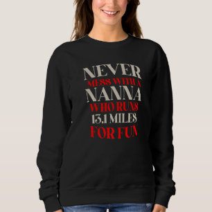 Sudadera Nanna Que Corre Medio Maratón Corriendo Saltos