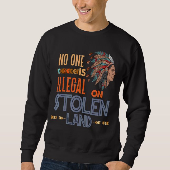 Sudadera Nativo Estadounidense: Nadie Es Ilegal En Tierra R (Anverso)