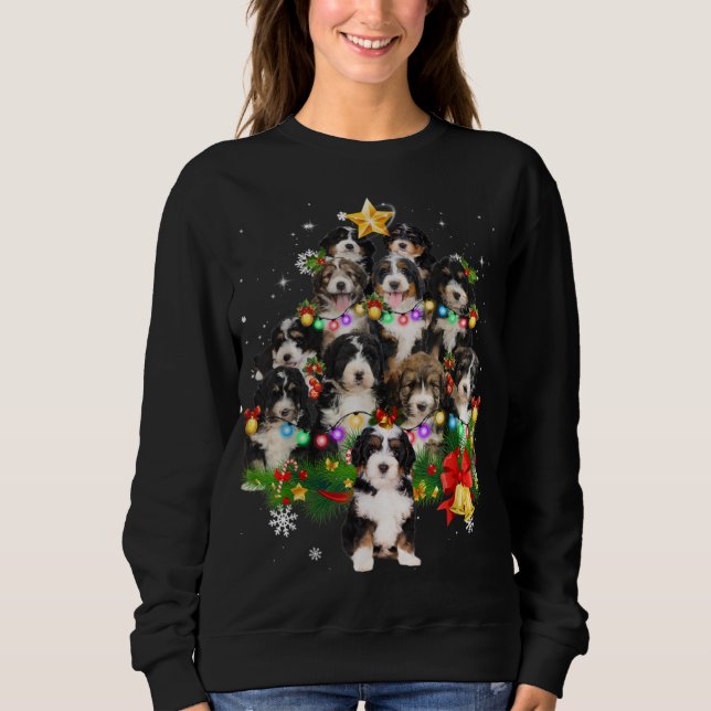 Sudadera Navidades de Bernedoodle: Árbol de perro ilumina P (Anverso)