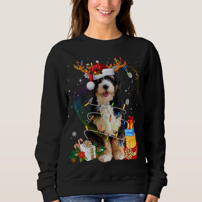 Sudadera Navidades de Bernedoodle Reindeer Santa Lights Dog (Anverso)