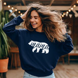 Sudadera Navy Blue Mama Bear<br><div class="desc">Prendas de vestir personalizado con la imagen moderna de Mama Bear. Visite nuestra tienda para conocer el diseño de Baby Bear. Haga clic en Personalizar para personalizar el diseño con su propio texto e imágenes. Elija entre una amplia gama de estilos y colores de camisa.</div>
