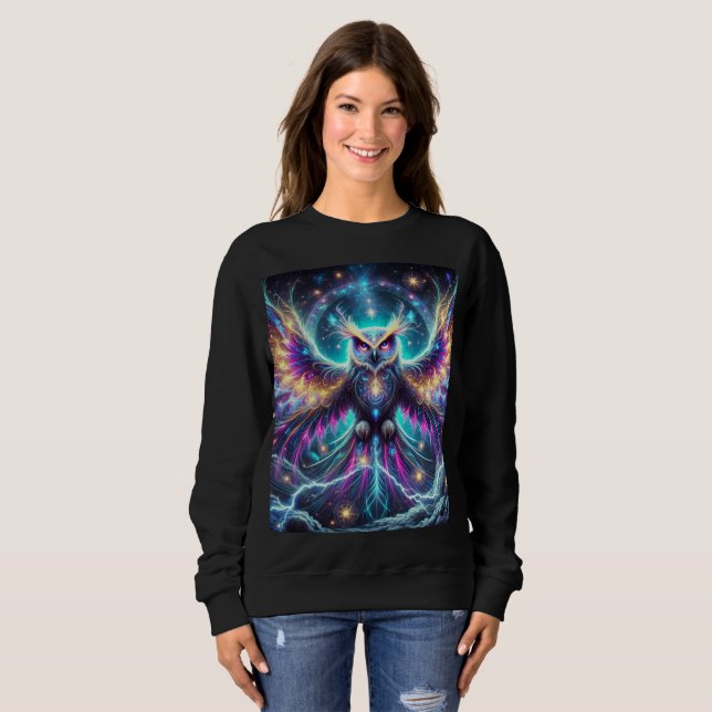 Sudadera Neon Cosmic Owl Sweatshirt T-Shirt Design. (Anverso completo)