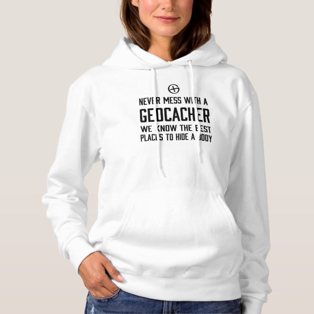 Sudadera Never Mess with a Geocacher… (Anverso)