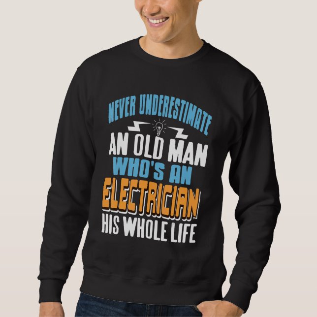 Sudadera Never Underestimate An Old Man Who's AN Electricia (Anverso)