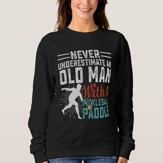 Sudadera Never Underestimate An Old Man With A Pickleball P (Anverso)