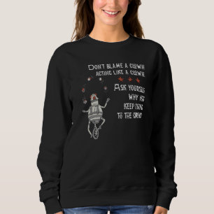 Sudadera No culpes a un payaso que actúa como un payaso