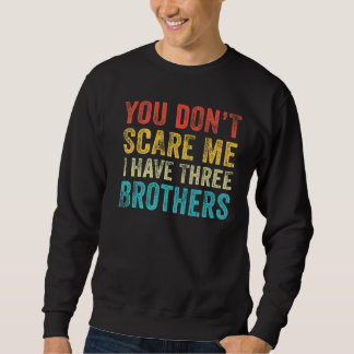 Sudadera No me asustas, tengo tres hermanos graciosos.
