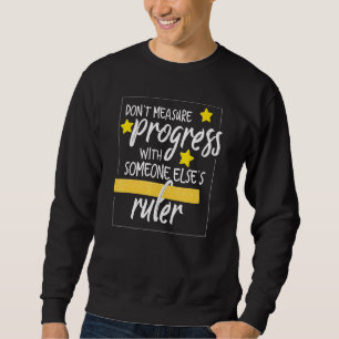 Sudadera No medir el progreso con otro té gobernante