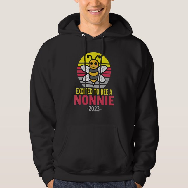 Sudadera Nonnie 2023  Bee  Grandma  Excited To Be A Nonnie (Anverso)