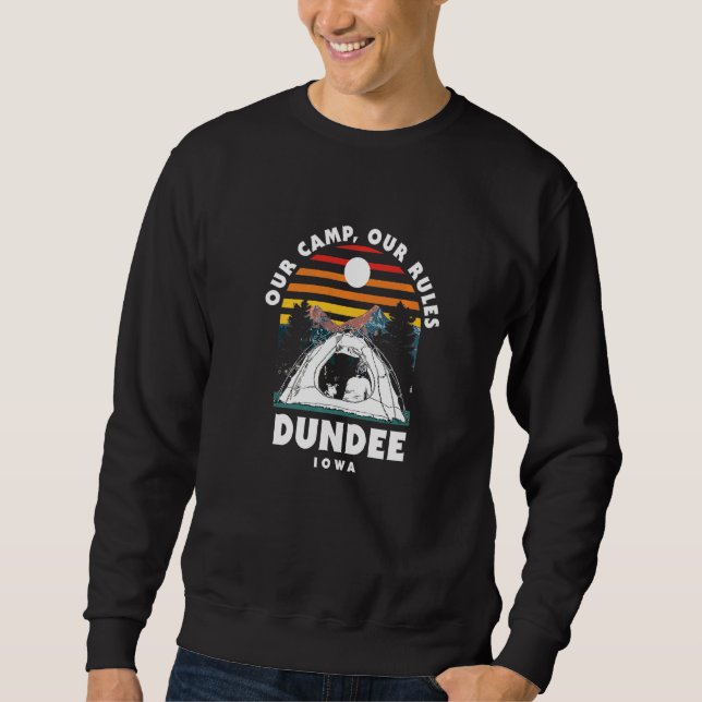 Sudadera Nuestro Campamento Nuestras Reglas Dundee Camping  (Anverso)