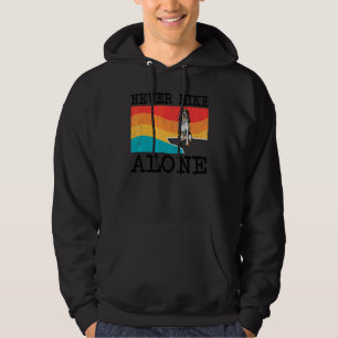 Sudadera Nunca camines solo con gráfico de Bluetick Coonhou