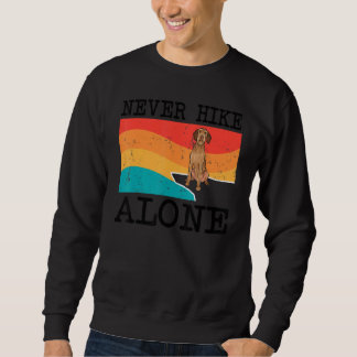 Sudadera Nunca Hikes Solo Vizsla de Pelo Cabeludo Gráfico