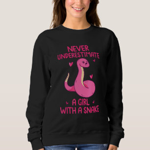 Sudadera Nunca subestimes a un chica con una cita de serpie