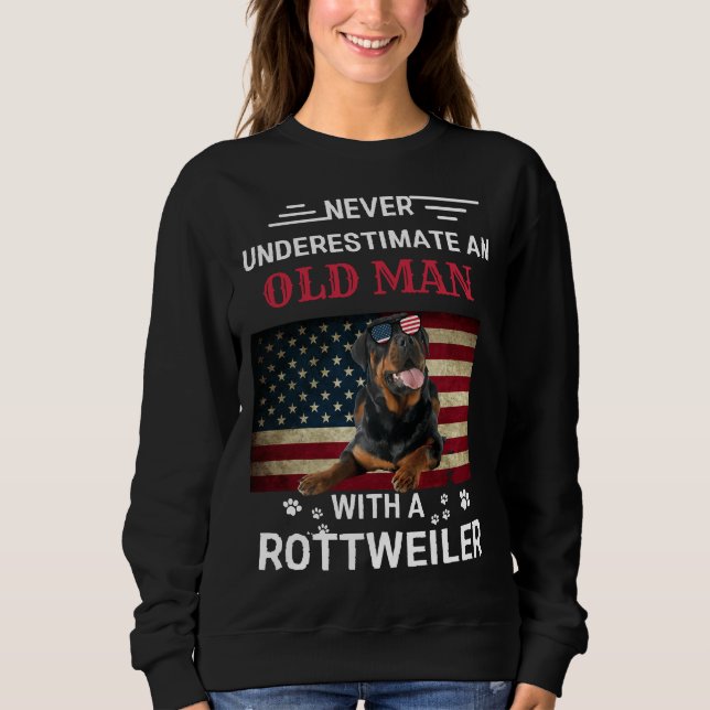 Sudadera Nunca Subestimes A Un Viejo Con Un Rottweiler (Anverso)