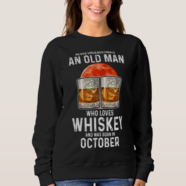 Sudadera Nunca Subestimes A Un Viejo Que Ama Whiskey O (Anverso)