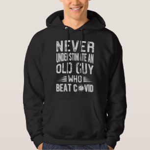 Sudadera Nunca Subestimes A Un Viejo Que Golpea A Covid COV