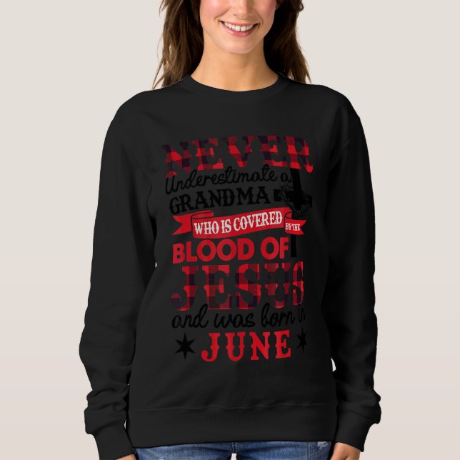 Sudadera Nunca Subestimes A Una Abuela Que Cumple Con El Cu (Anverso)