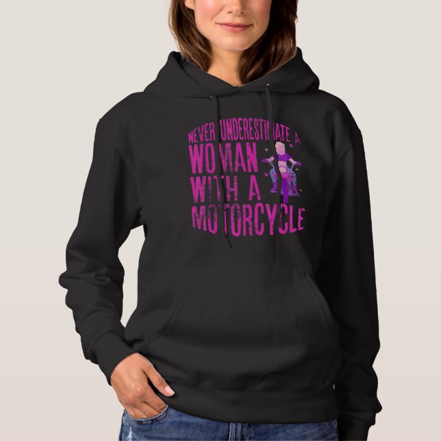 Sudadera Nunca Subestimes A Una Mujer Con Motocicleta A Fu (Anverso)
