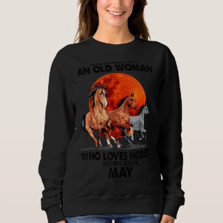 Sudadera Nunca Subestimes A Una Mujer Mayor Y A Los Caballo