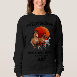 Sudadera Nunca Subestimes A Una Vieja Que Ama Los Caballos