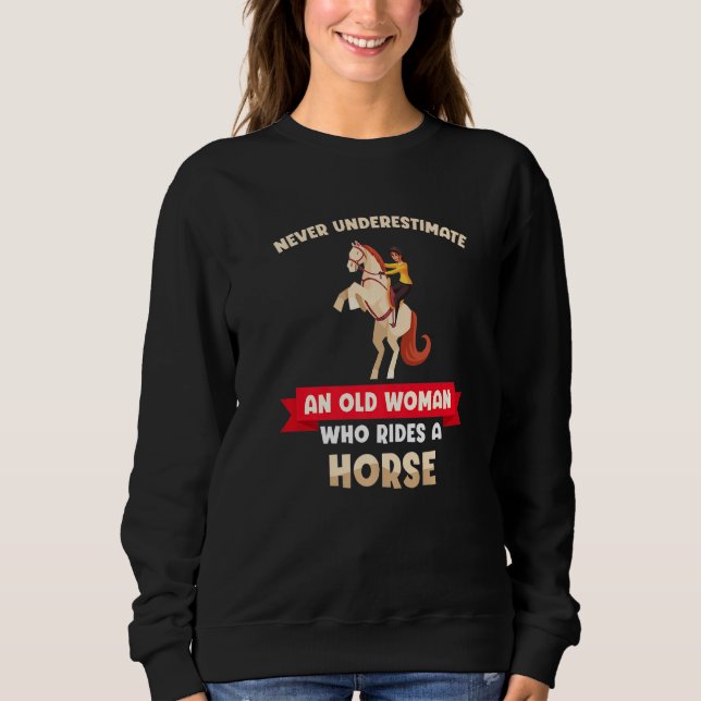 Sudadera Nunca Subestimes A Una Vieja Que Monta A Caballo (Anverso)
