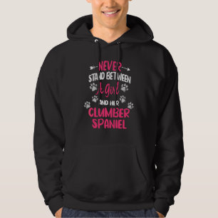 Sudadera Nunca te pongas entre una chica y su Clumber Spani