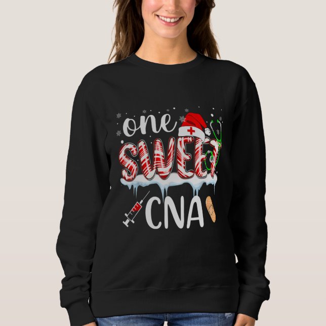 Sudadera One Sweet CNA Nurse Christmas Holly Candy Stethosc (Anverso)