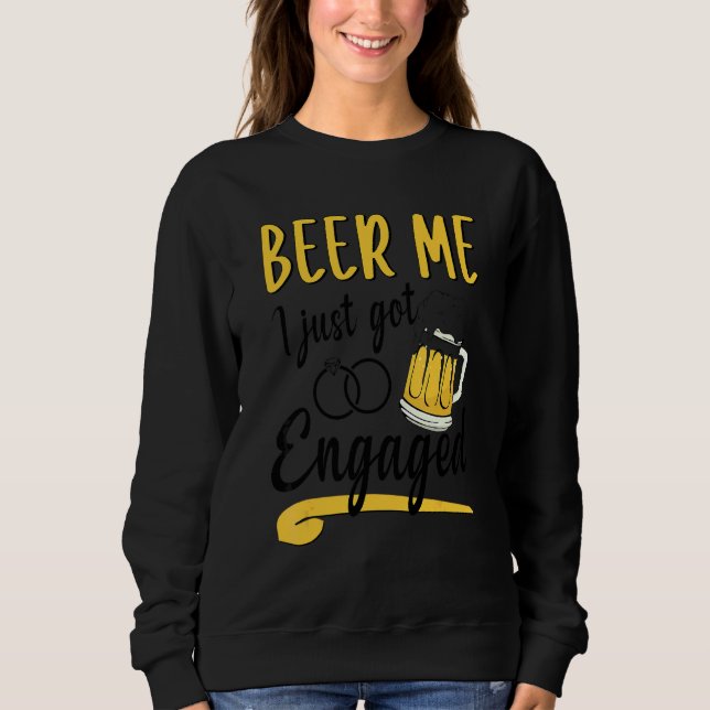 Sudadera Pareja Cerveza Me Acabo de Comprometer (Anverso)