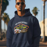 Sudadera Partido Bachelor personalizado Las Vegas Trip<br><div class="desc">Personalizar tu propia fiesta de soltero para una escapada de Las Vegas. Una fresca sudadera encapuchada personalizada que incluye productos básicos de casino como un mazo de cartas,  fichas de póquer y rueda de ruleta con el Viaje de Vegas en escritura amarilla. Apuestas divertidas para todo tu grupo.</div>