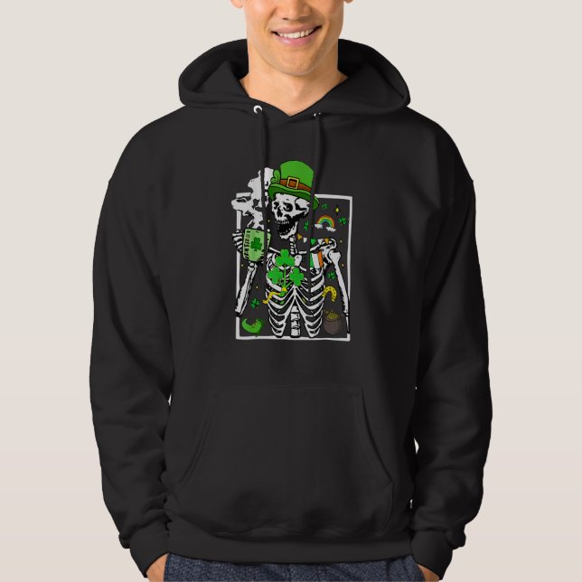 Sudadera Patrick's Day Skeleton Shamrock Skull Drinking Cof (Anverso)