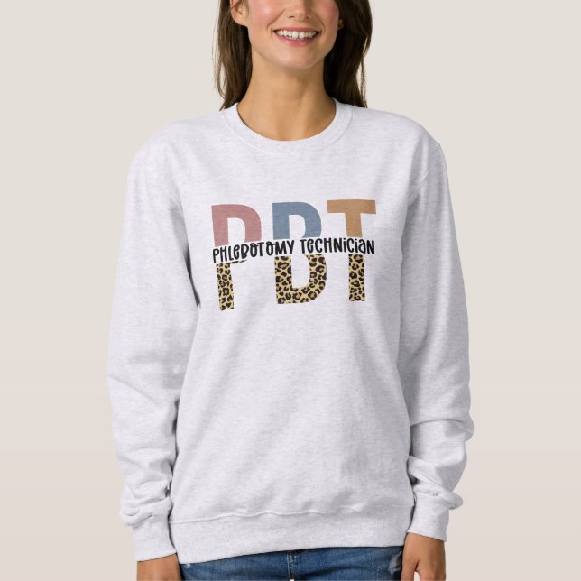 Sudadera PBT Phlebotomy Technician Leopard Print (Anverso)