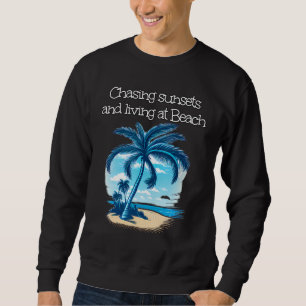Sudadera Persiguiendo el atardecer bajo palmeras y cerca de