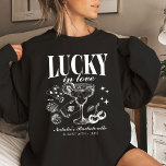 Sudadera Personalizada la personalizado Bachelorette Party<br><div class="desc">Eleva tu experiencia en la fiesta de soltera de Las Vegas con nuestro "Lucky in Love" Personalizado Las Vegas Bachelorette Party Personalized Sweatshirt. Esta camisa no es solamente ropa, es un símbolo de tu alegría y camaradería. Con un diseño retro de un viaje en la playa de un casino con...</div>