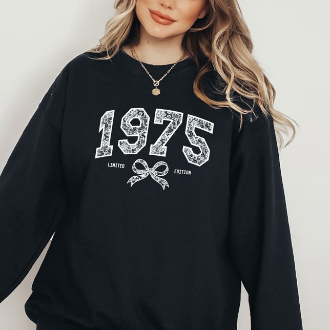 Sudadera Personalizado 50 cumpleaños 1975 Lace Coquette Bow (Subido por el creador)