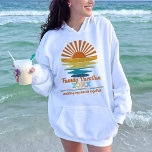 Sudadera Personalizado Guay Sunset de la familia Beach Vaca<br><div class="desc">Máscara en el calor de los momentos preciados con el "Beach Vacation Family Friends Personalizado Guay Sunset Hoodie". Esta casa es su opción ideal para relajarse en el estilo de la playa, con atributos como hacer recuerdos juntos camisetas de vacaciones, camisetas de vacaciones familiares personalizados y un diseño ondulado de...</div>