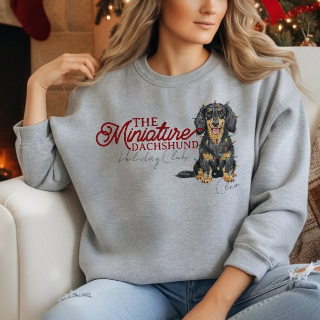 Sudadera Personalizado Navidades Holiday Club Miniatura Dac (Elevate your holiday shopping apparel with this Custom Christmas Miniature Dachshund sweatshirt!)