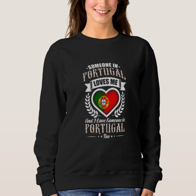 Sudadera Portugal Heart Flag Someone in Portugal Loves Me (Anverso)