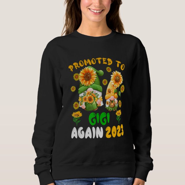 Sudadera Promoted To Gigi Again 2023 Two Floral Gnomes Preg (Anverso)