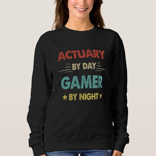 Sudadera Retro Actuary By Day Gamer By Night (Anverso)