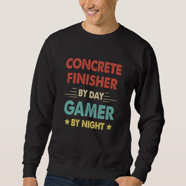 Sudadera Retro Concrete Finisher By Day Gamer By Night (Anverso)