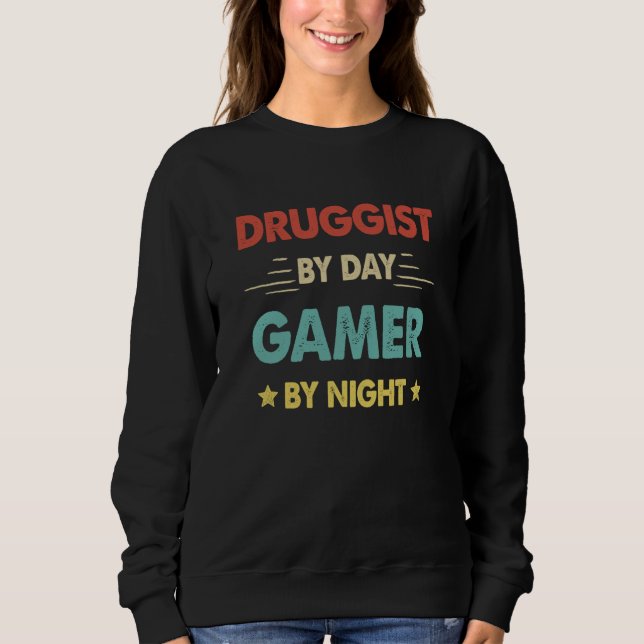 Sudadera Retro Druggist By Day Gamer By Night (Anverso)