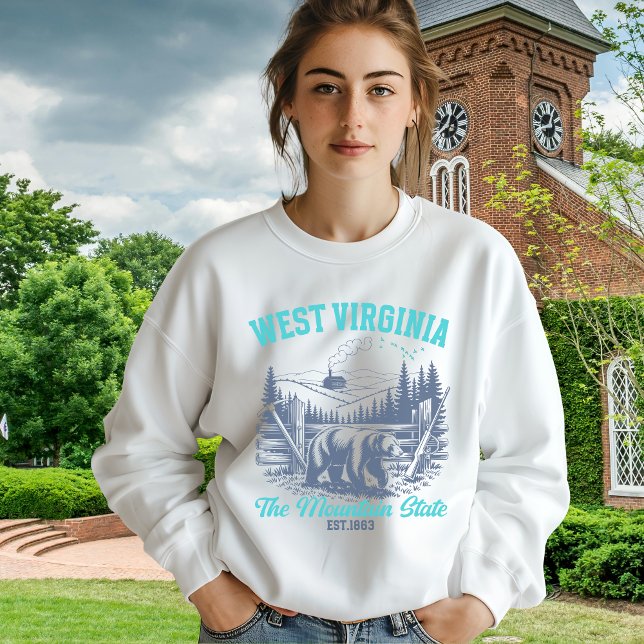 Sudadera Rustic West Virginia Nature Scene with Bear (Subido por el creador)