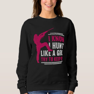 Sudadera Sé que Cazo Como Una Chica Trata De Seguir El Paso