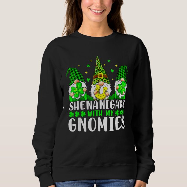 Sudadera Shenanigans With My Gnomies Shamrock St Patrick's  (Anverso)