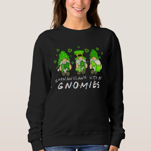 Sudadera Shenanigans With My Gnomies Shamrock St Patrick's  (Anverso)