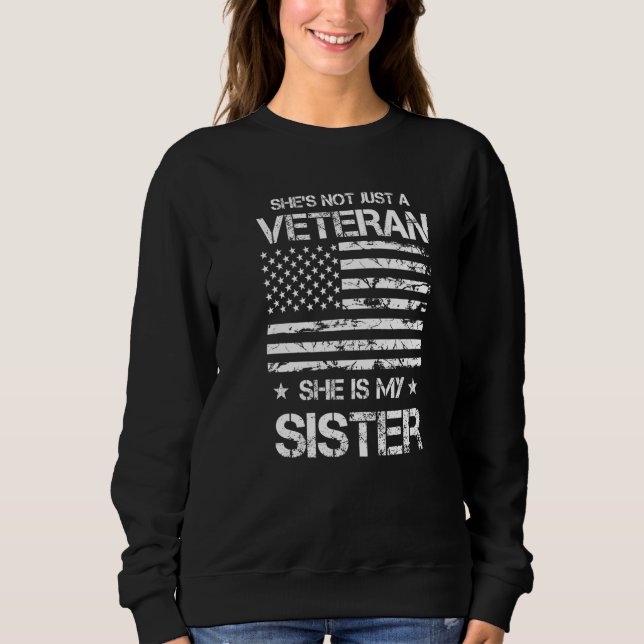 Sudadera She's Not Just A Veteran She's My Sister Proud Mil (Anverso)