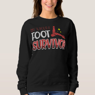 Sudadera Sobreviviente de heridas en los pies rotos se pone