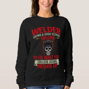 Sudadera Soldador usando un diploma de escuela secundaria S